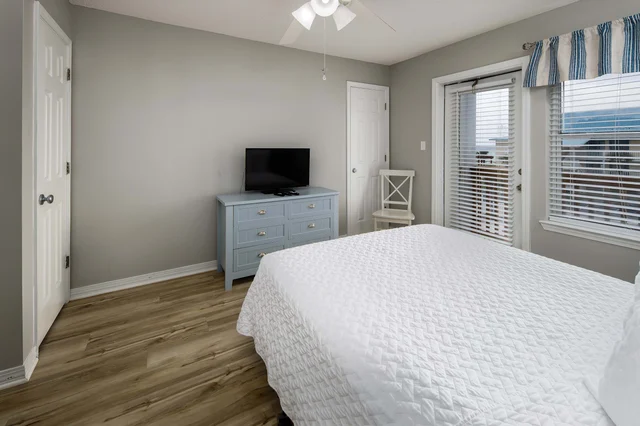 Bedroom 1 image 1
