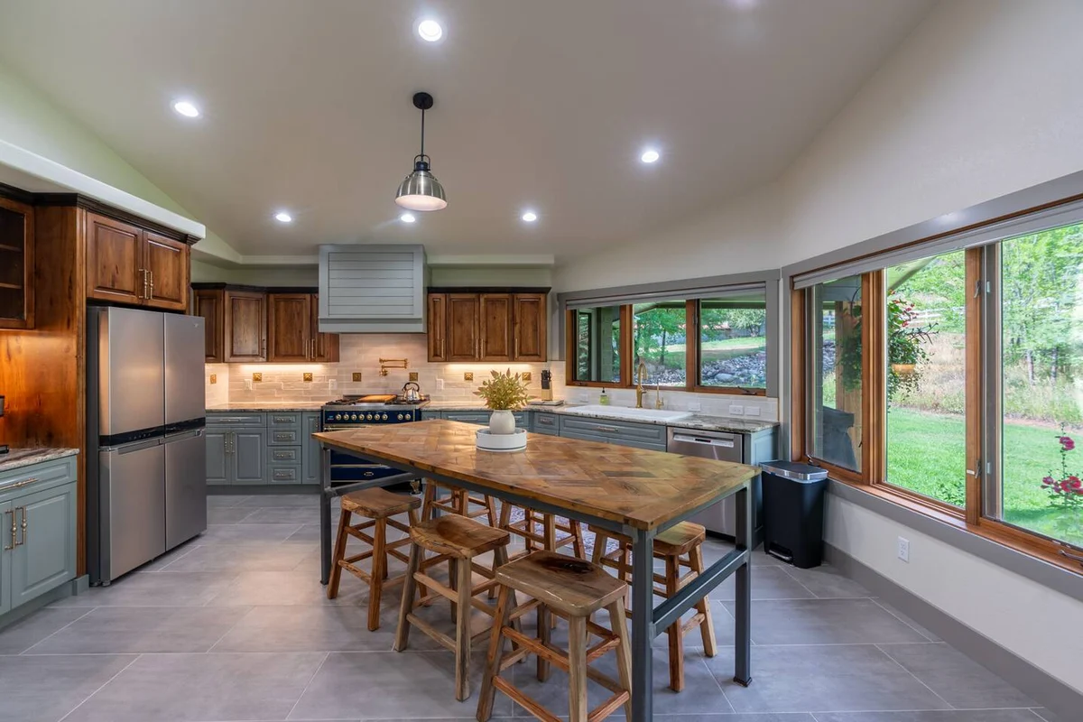 Luxury Ranch Estate, Private 4-Acre Pond & Red Cliff Views property photo 5