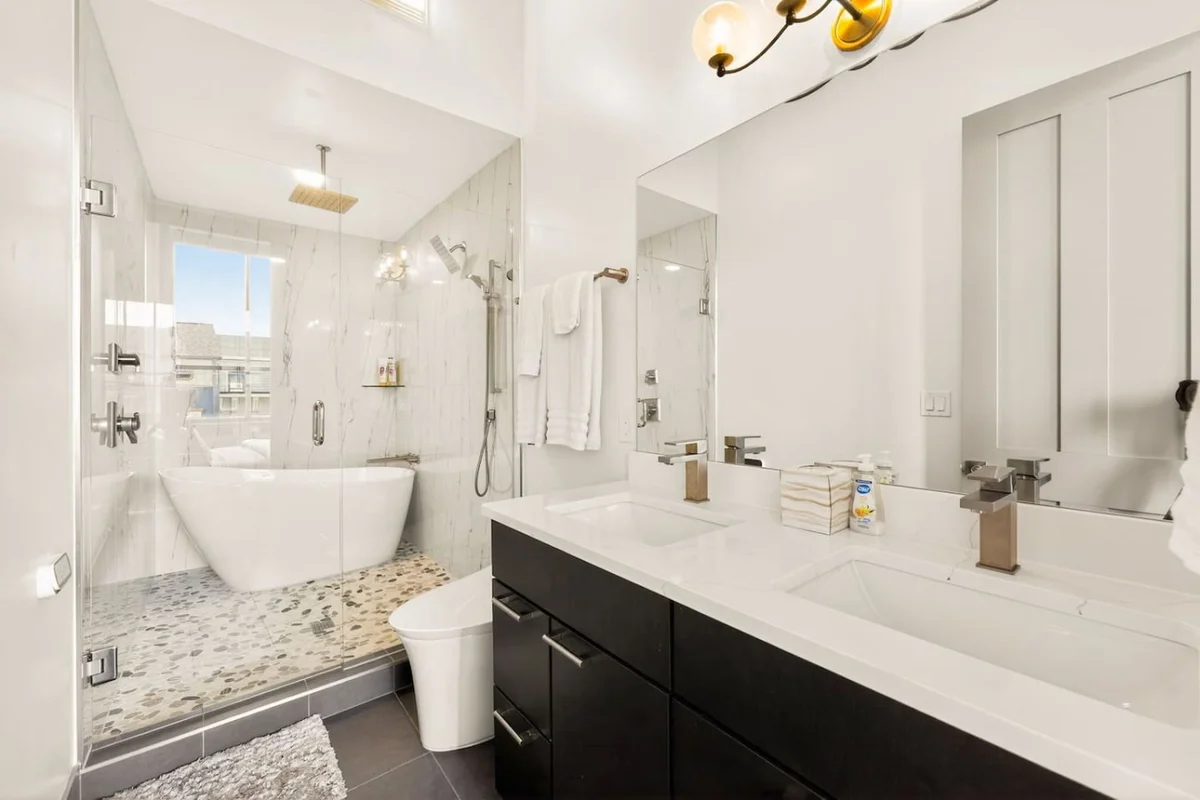 Luxury Retreat w Rooftop Deck at TQL Stadium property photo 2