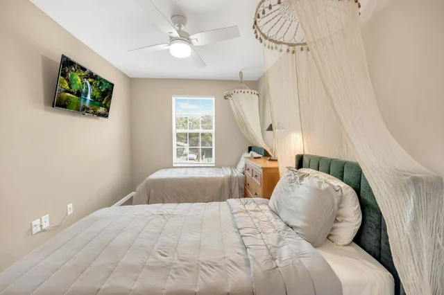 Bedroom 5 image 1