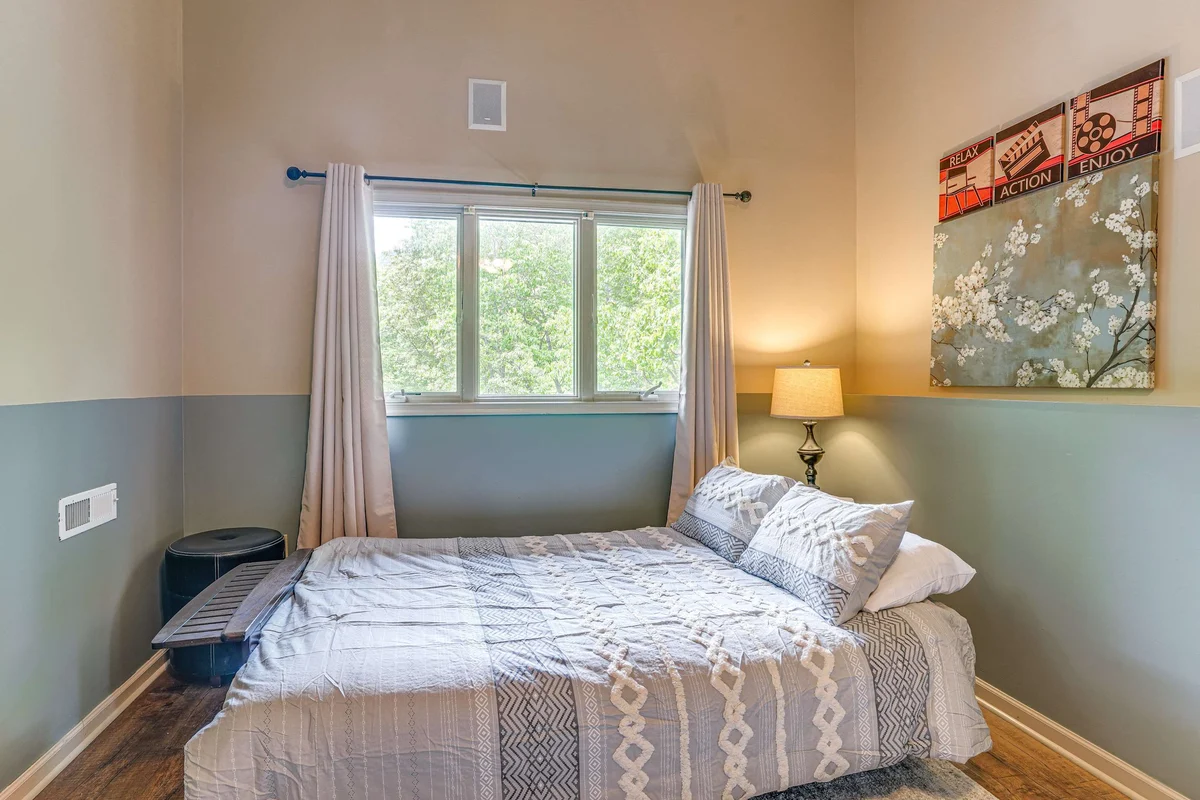 Bedroom 1 image 1