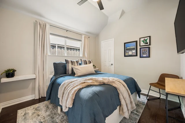Bedroom 5 image 1