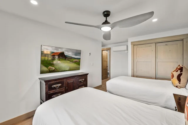 Bedroom 1 image 1