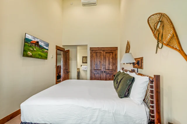 Bedroom 1 image 1