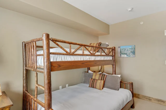 Bedroom 1 image 1