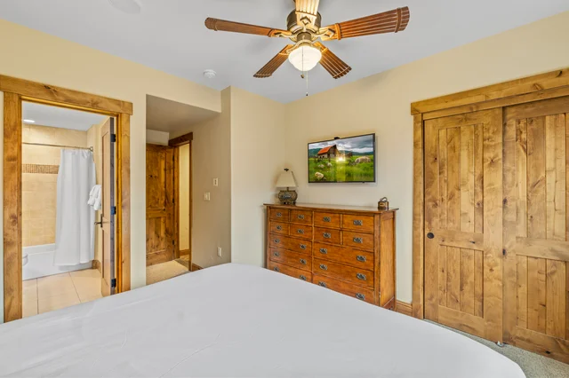Bedroom 5 image 1