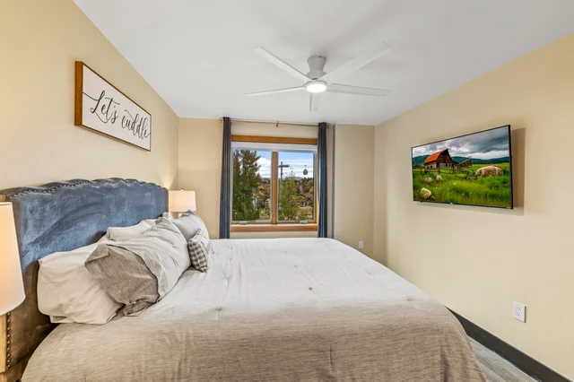 Guest Bedroom image 1