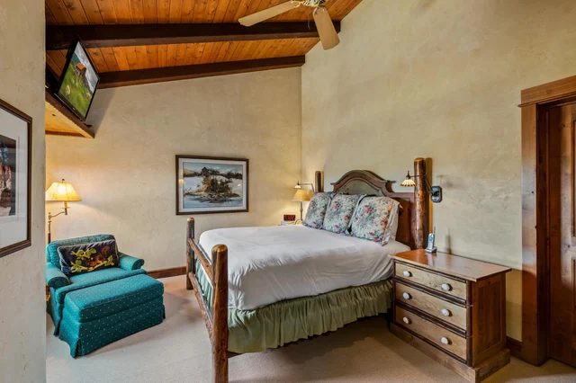 Guest Bedroom image 1