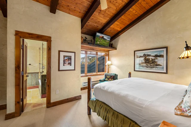 Guest Bedroom image 1