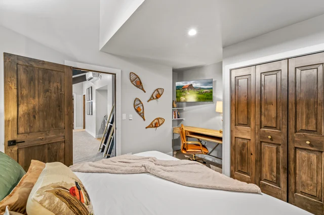 Guest Bedroom image 1