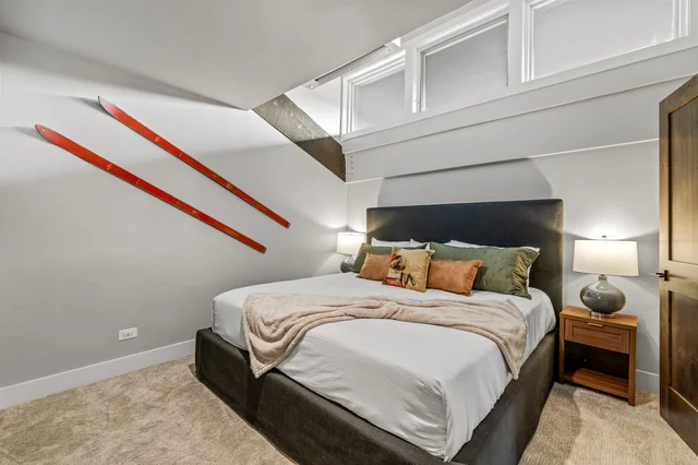Guest Bedroom image 1