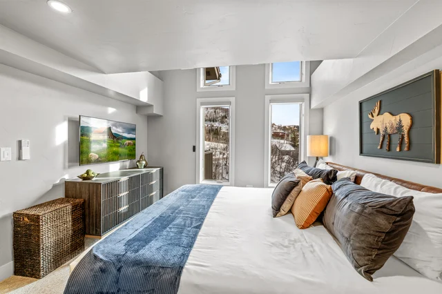 Guest Bedroom image 1