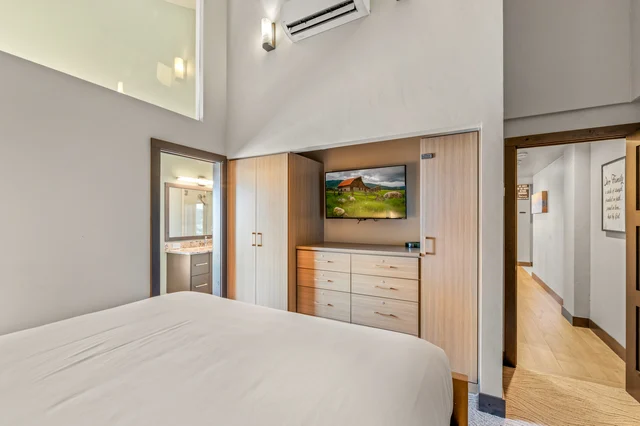 Guest Bedroom image 1