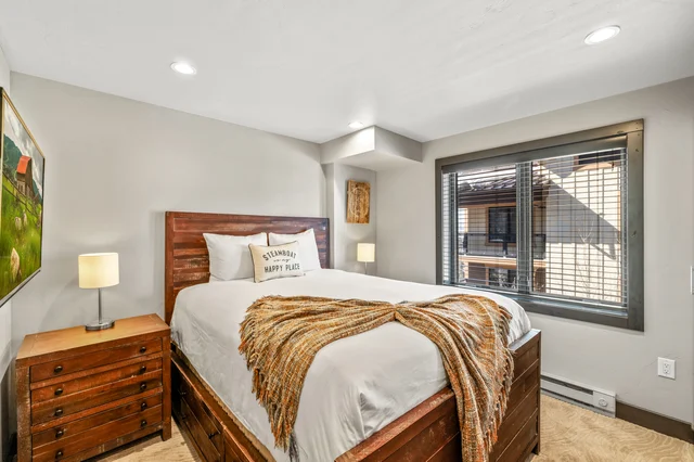 Guest Bedroom image 1