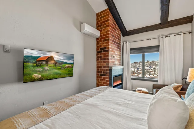 Guest Bedroom image 1
