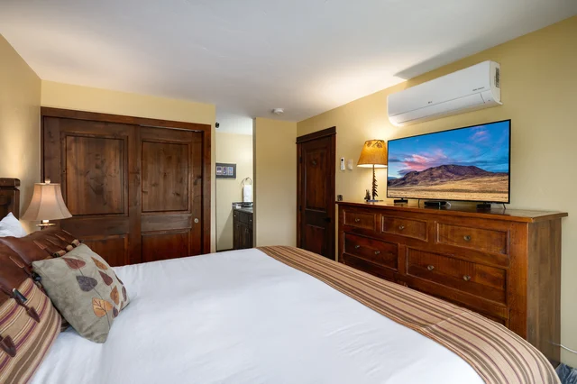 Guest Bedroom image 1