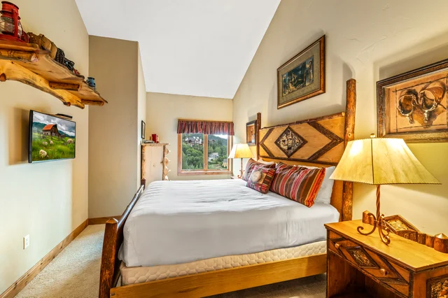 Guest Bedroom image 1