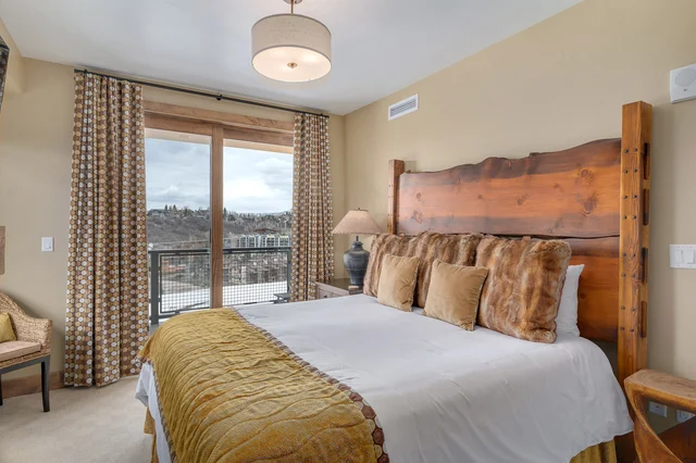 Guest Bedroom image 1