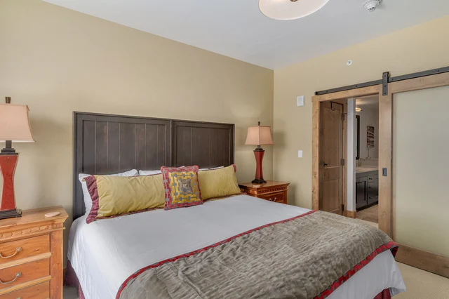 Guest Bedroom image 1