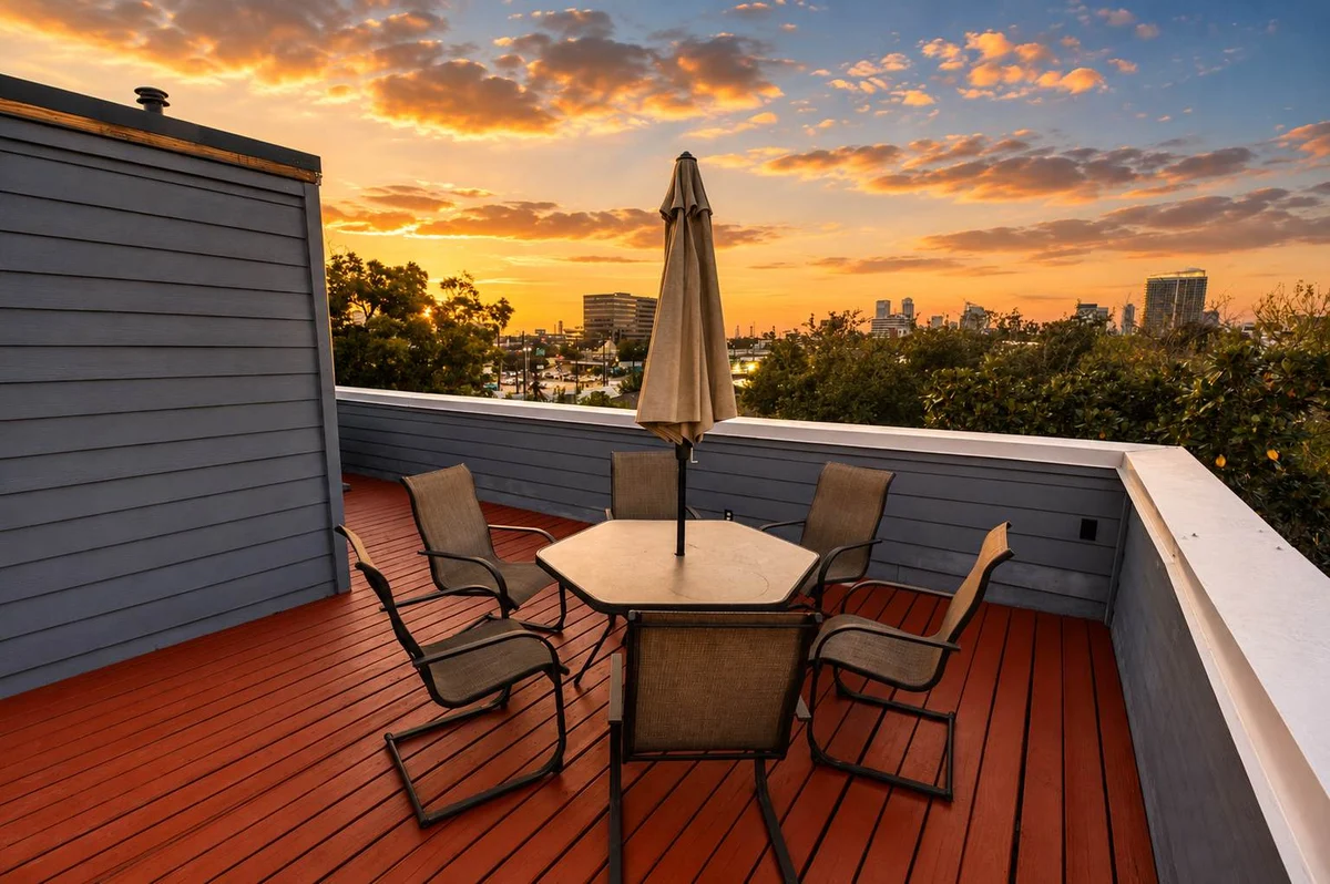 Montrose Rooftop Townhome, 3 Suites property photo 2