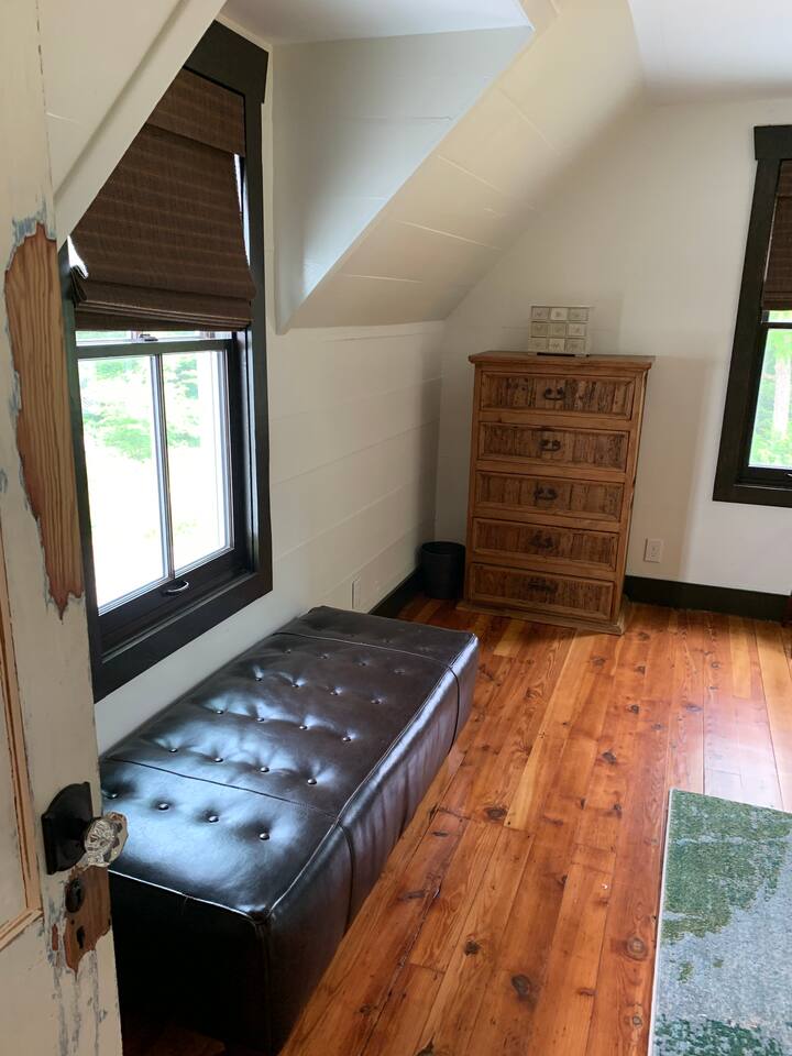 Bedroom 5 image 1