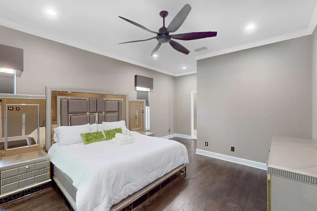 Bedroom 1 image 1
