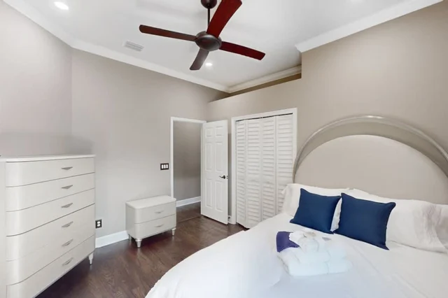 Bedroom 2 image 1