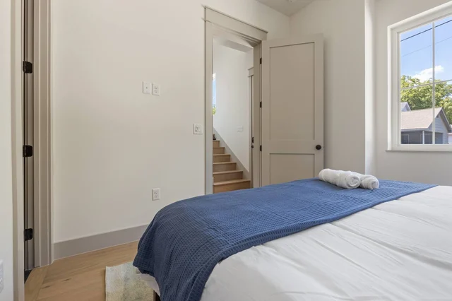 Bedroom 7 image 1