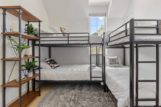 Bedroom 10 image 1
