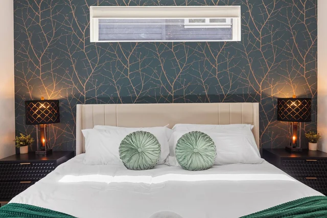 Bedroom 1 image 1