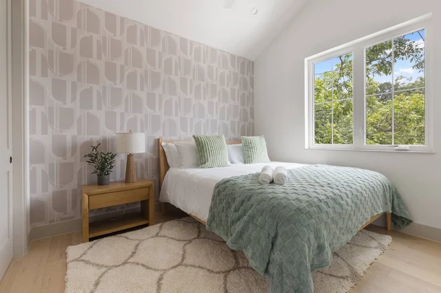Bedroom 6 image 1