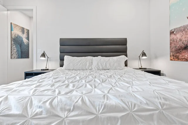 Bedroom 6 image 1
