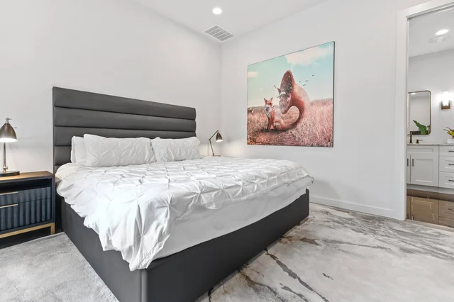 Bedroom 8 image 1