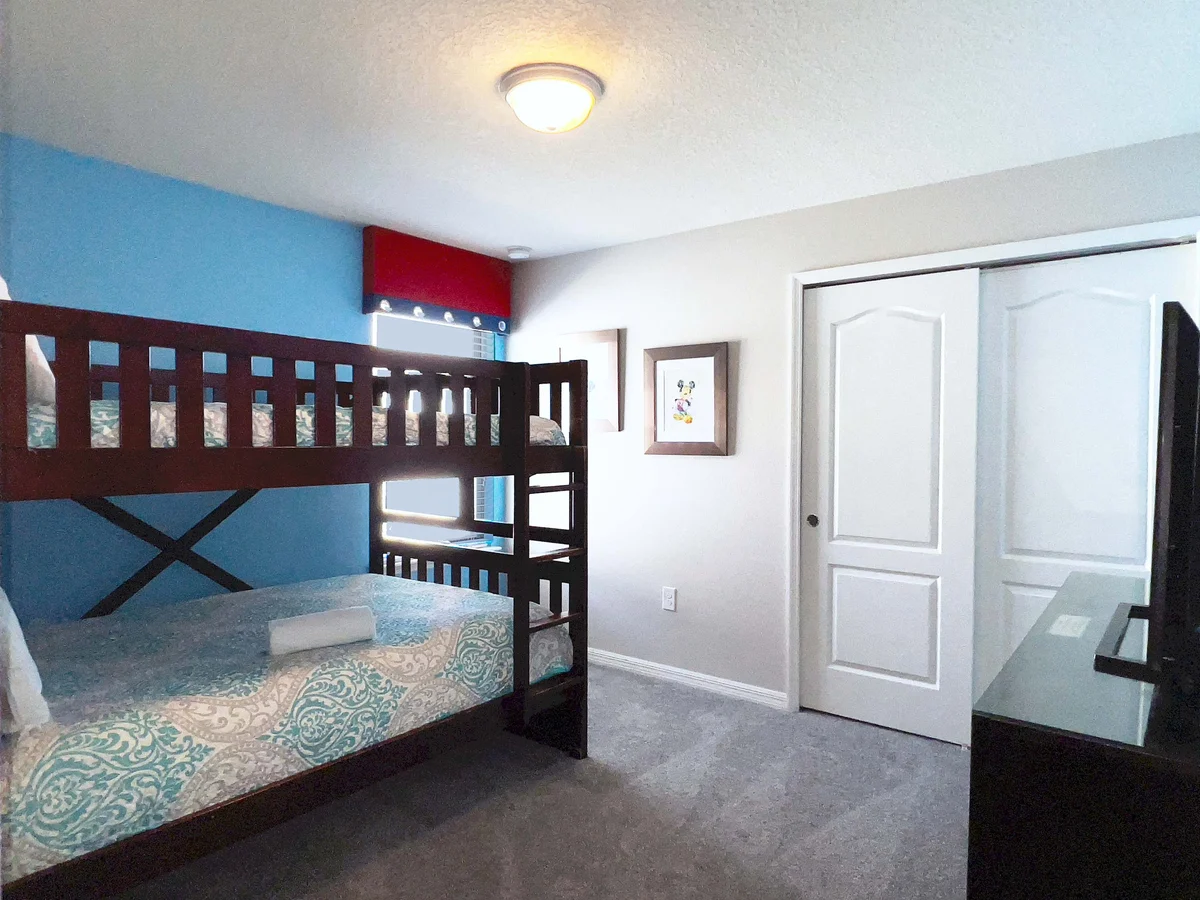 Bedroom 8 image 1