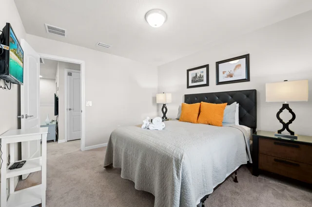 Bedroom 1 image 1