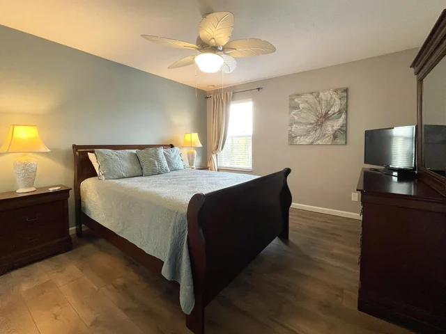 Bedroom 5 image 1