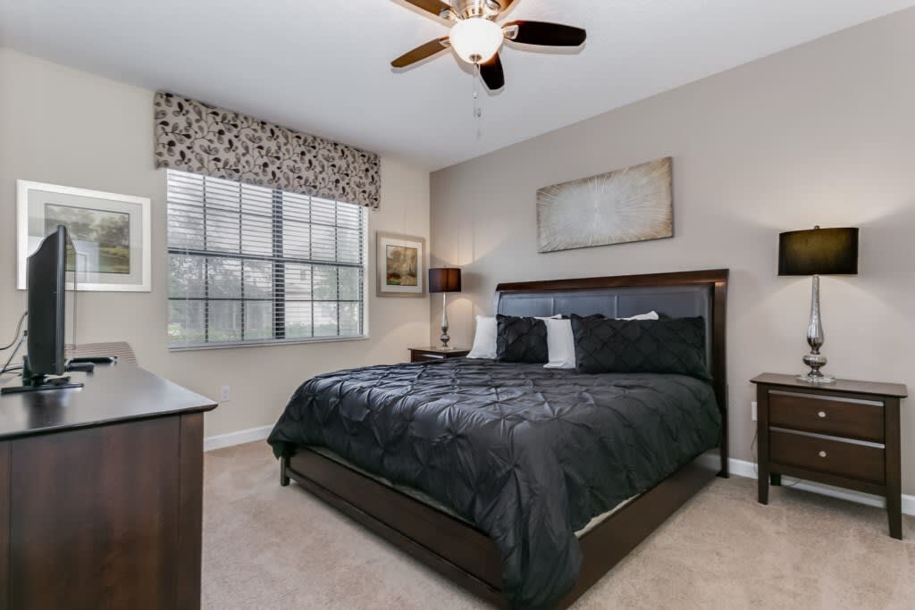 Bedroom 5 image 1