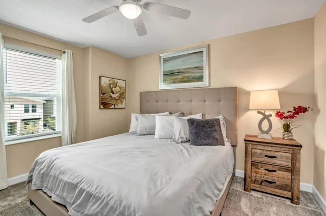 Bedroom 6 image 1