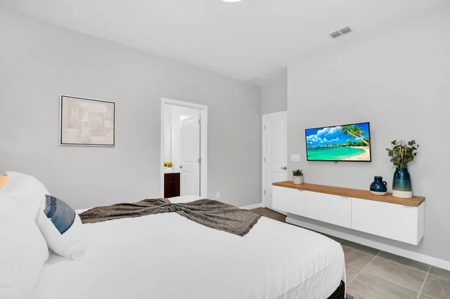 Bedroom 3 image 1