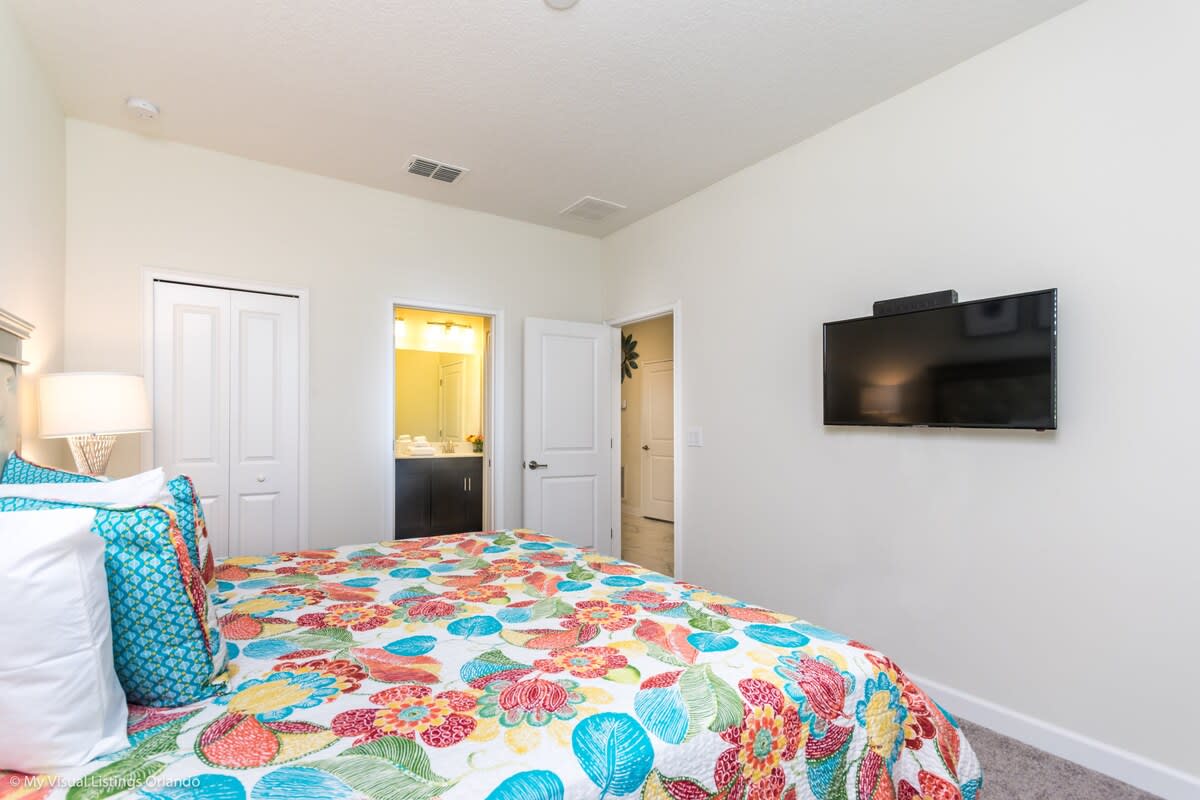 Bedroom 2 image 1