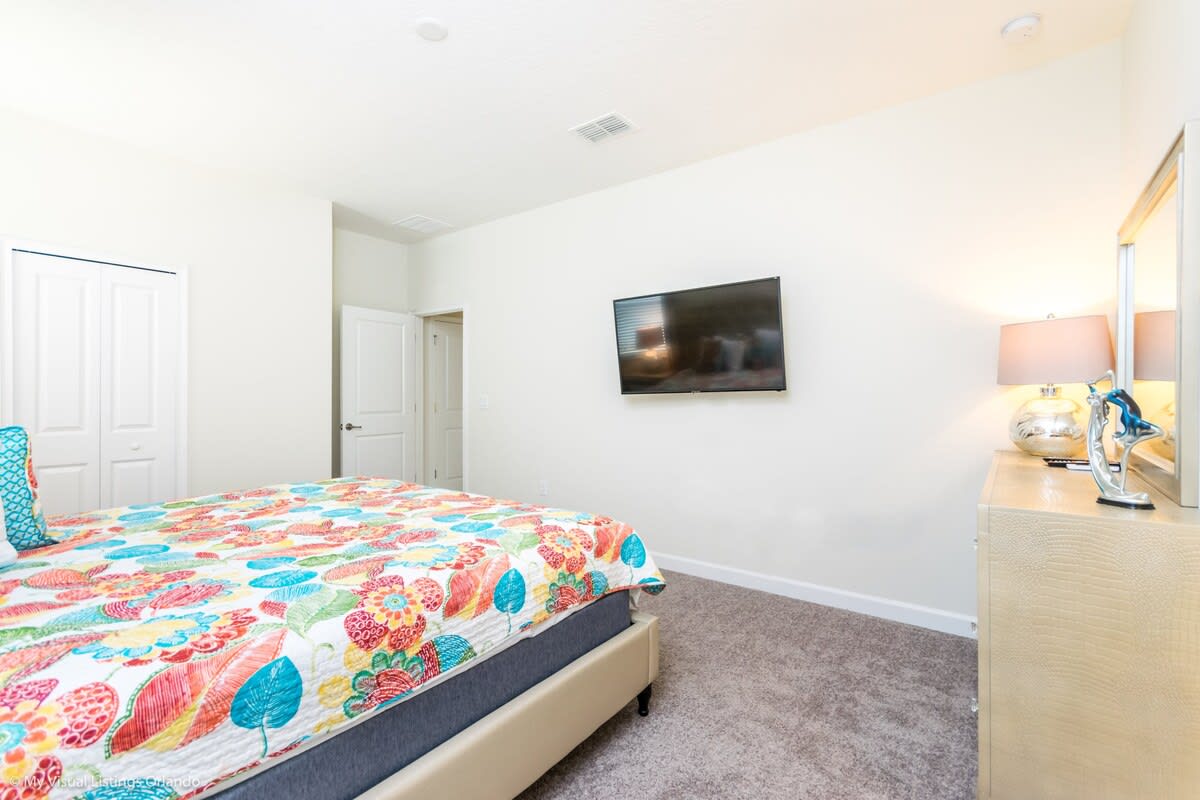 Bedroom 4 image 1