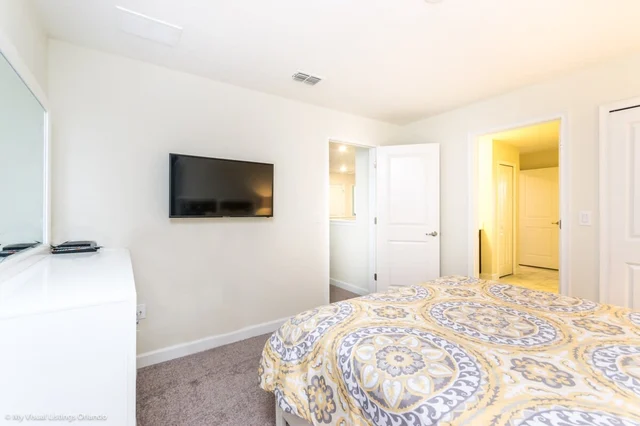 Bedroom 5 image 1