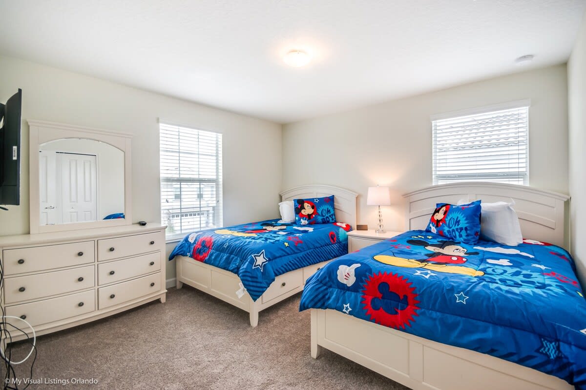Bedroom 8 image 1
