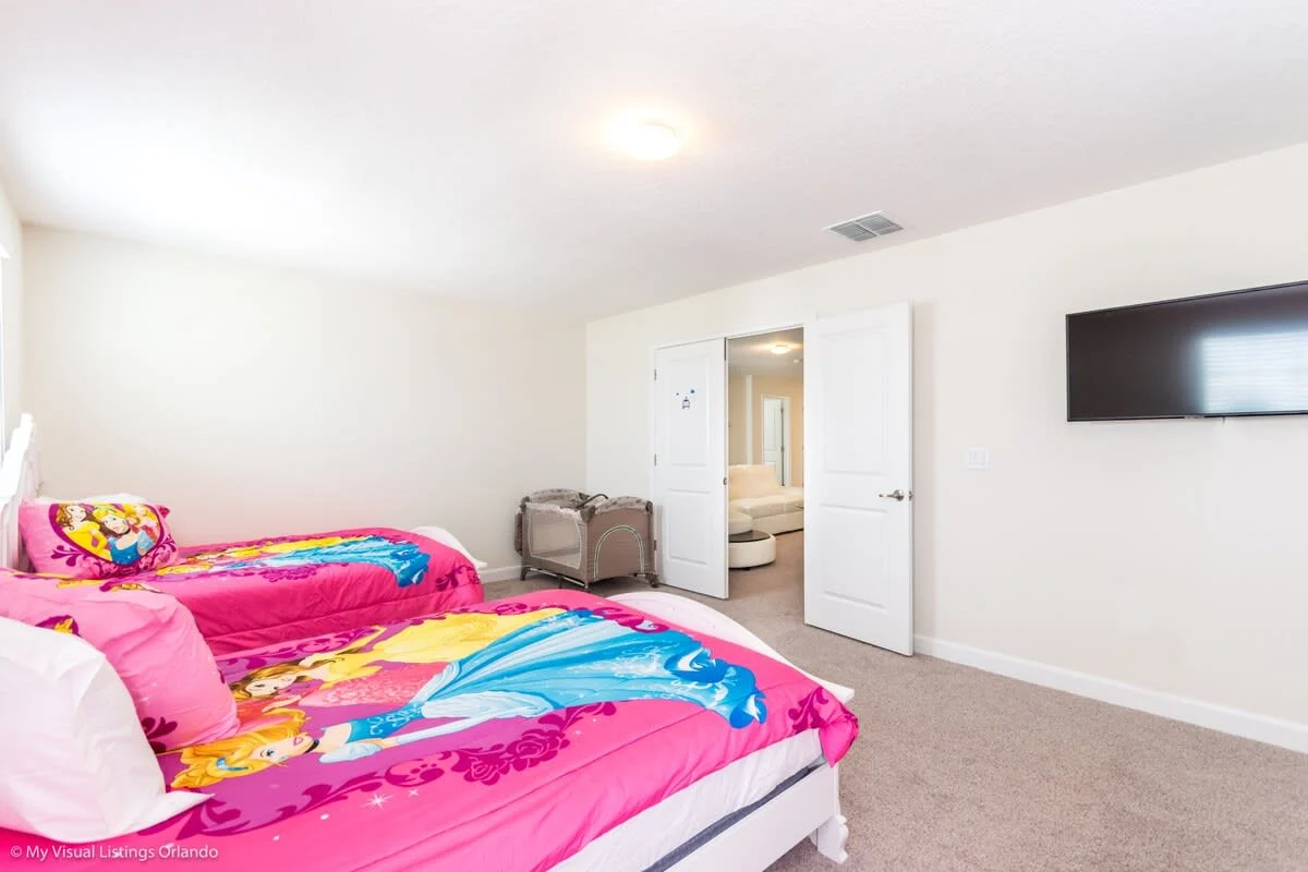 Bedroom 6 image 1