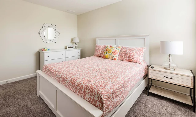 Bedroom 5 image 1