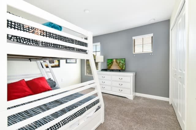 Bedroom 1 image 1