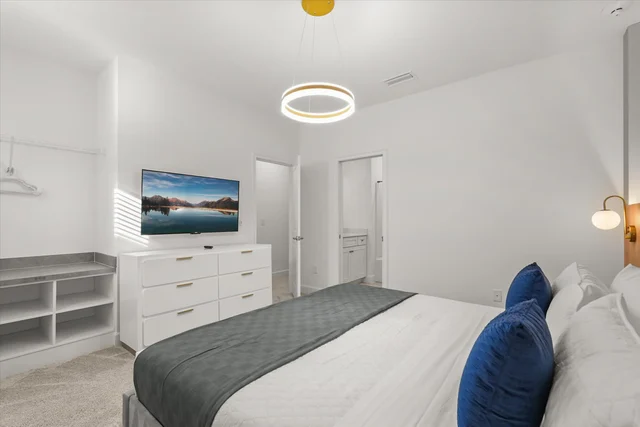 Bedroom 7 image 1