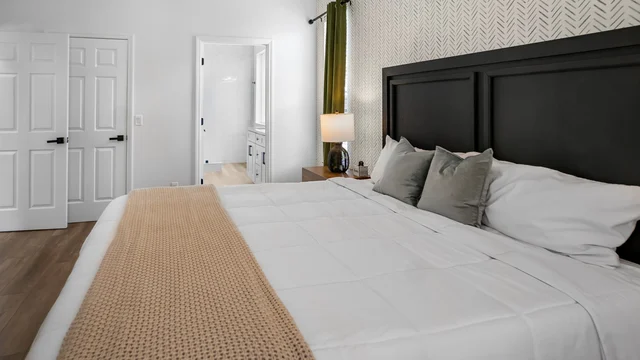 Bedroom 5 image 1