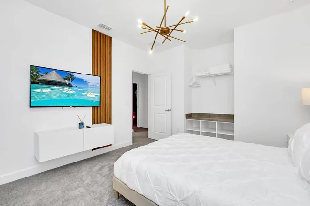 Bedroom 1 image 1
