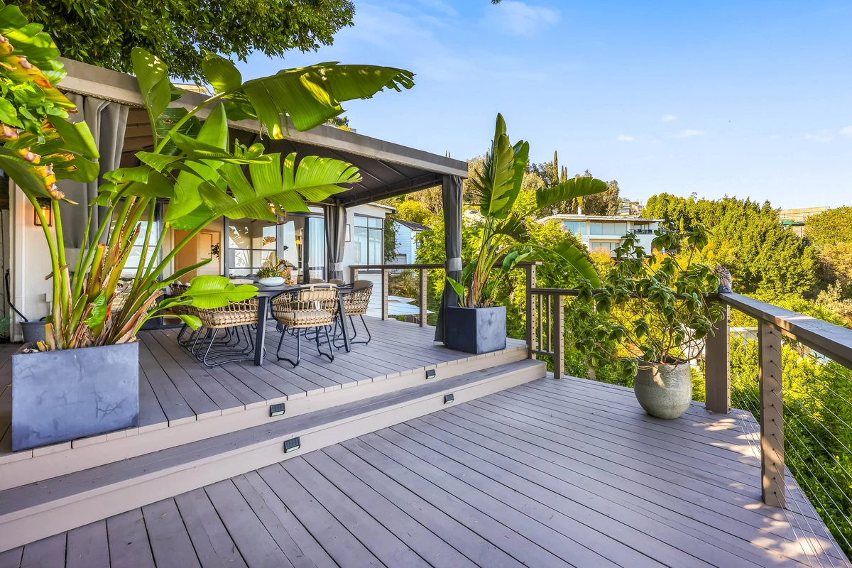 Property in Hollywood Hills, Los Angeles property photo 2